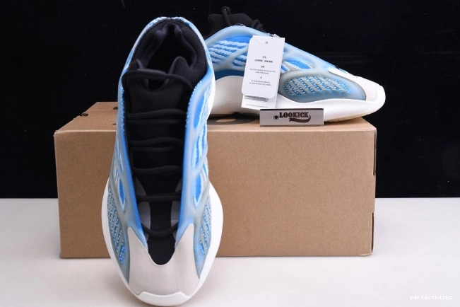 YEEZY GLOW 700 ADIDAS DARK IN THE V3 G54850 0818